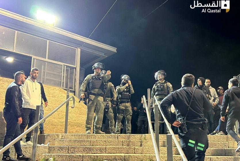 قوات الاحتلال في باب العامود الليلة