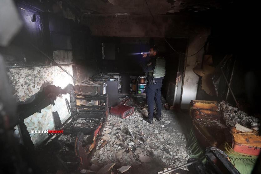 من داخل المنزل الذي تم حرقه على يد المستوطنين الليلة في بلدة سنجل شمال رام الله