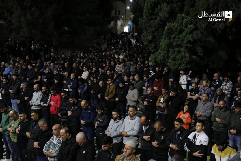 صلاة تراويح الـ 13 من رمضان في باحات المسجد الأقصى المبارك