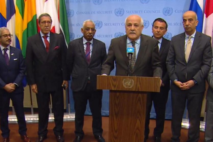  المندوب الدائم لدولة فلسطين لدى الأمم المتحدة رياض منصور خلال مؤتمر صحفي