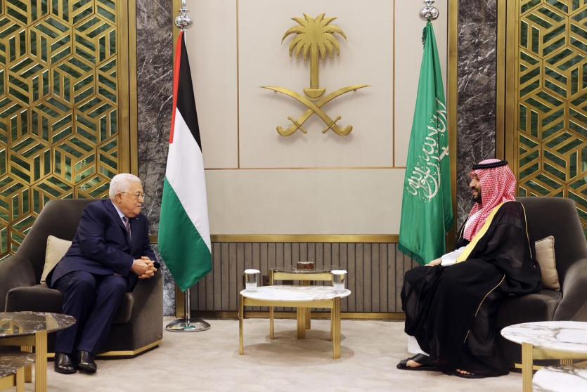    الرئيس لدى اجتماعه مع ولي العهد السعودي في جدة