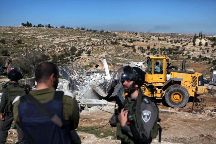 قوات الاحتلال تسلم إخطار بوقف البناء لمنشأة فلسطينية - أرشيف