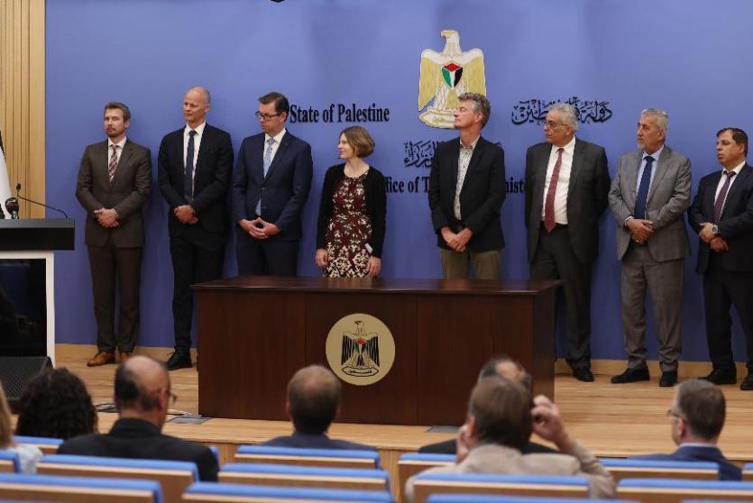 جانب من توقيع الاتفاقية