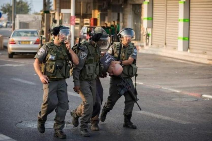 قوات الاحتلال تعتقل شاب - ارشيف 