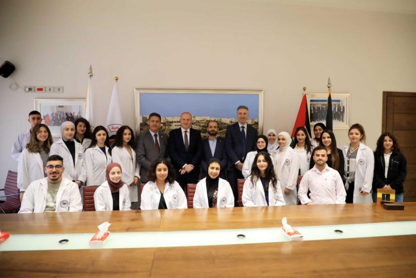 توقيع اتفاقية تعاون لتدريب طلبة الطب البشري بالجامعة العربية الأمريكية