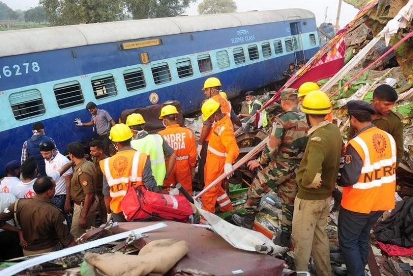 حادث 3 قطارات شرق الهند يودي بحياة المئات
