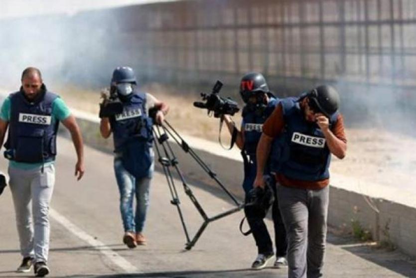 استهداف الصحفيين الفلسطينيين بالرصاص وقنابل الغاز - أرشيف