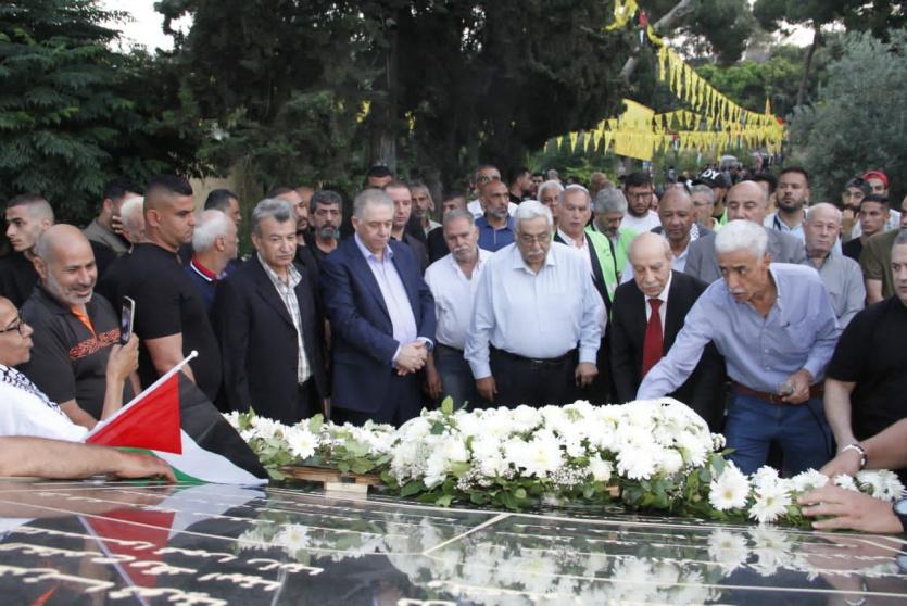 السفير دبور يضع اكليلاً من الزهور على النصب التذكاري لشهداء الثورة الفلسطينية في بيروت