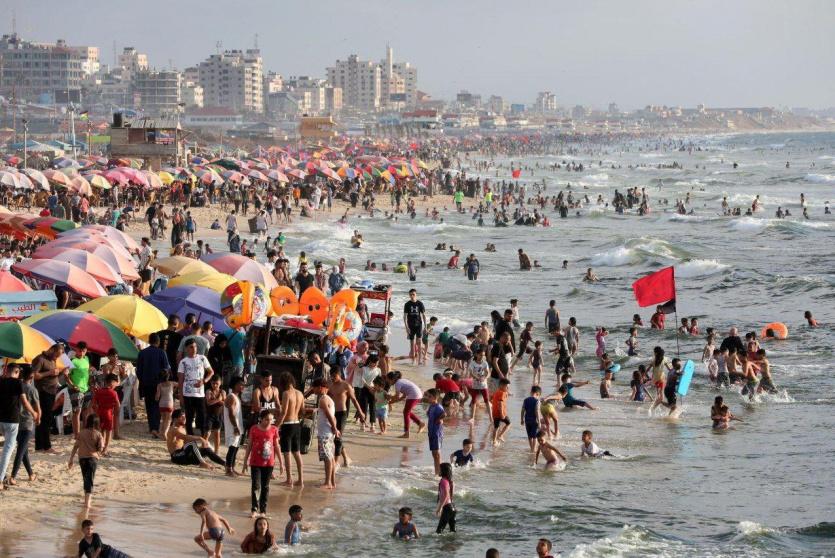 شاطئ بحر غزة - ارشيف 