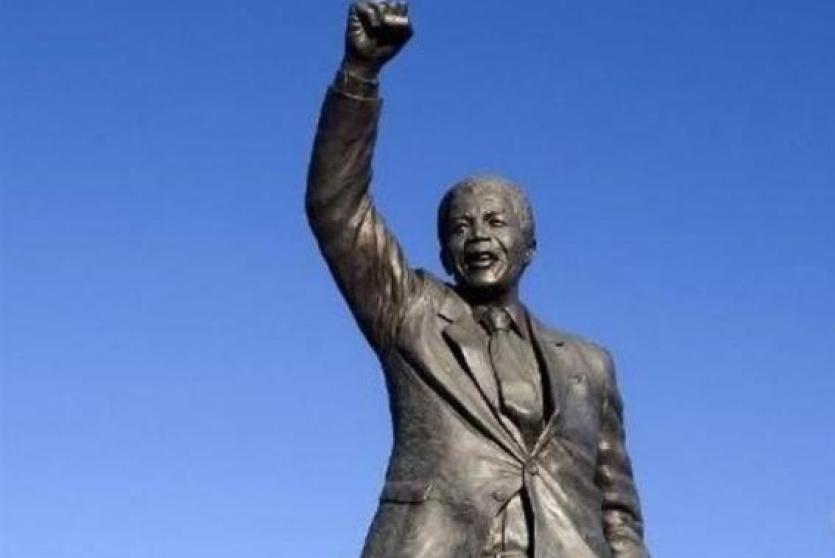 تمثال المناضل نيلسون مانديلا