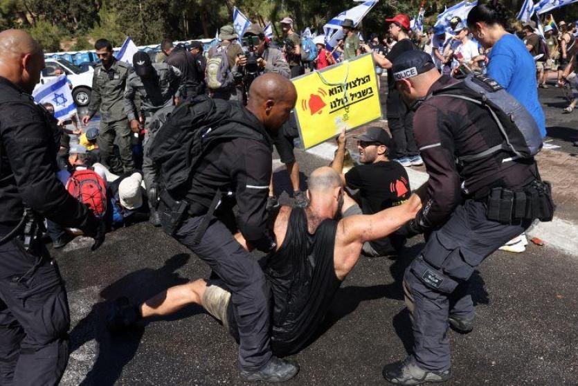 الشرطة الإسرائيلية تقمع المحتجين قرب مقر الكنيست