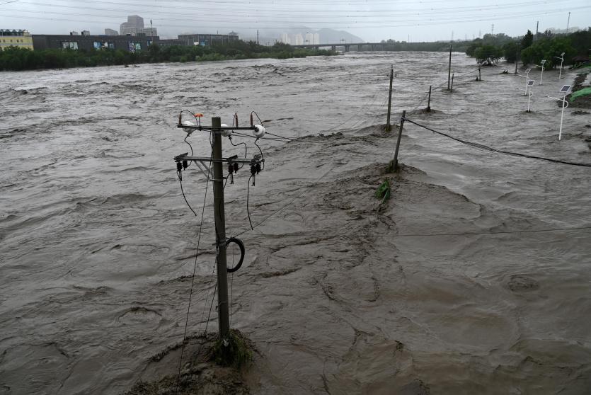 أكثر من 11 قتيلا و27 مفقودا في فيضانات بكين
