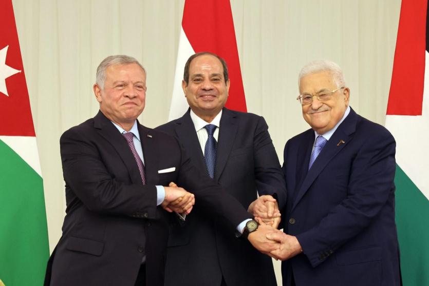 الرئيس عباس والسيسي والملك عبد الله الثاني خلال القمة الثلاثية