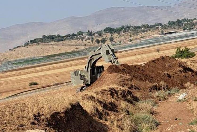 الاحتلال يغلق البوابة الحديدية شرق عاطوف بالأغوار