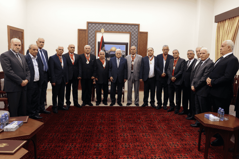 خلال تكريم الرئيس عباس للمحافظين المتقاعدين