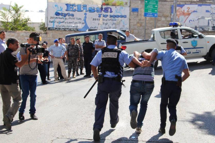 الشرطة الفلسطينية تلقي القبض على مشتبه به - أرشيف
