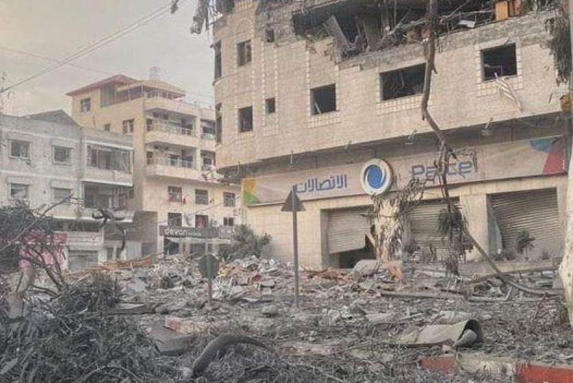 تدمير مقر شركة الاتصالات بغزة