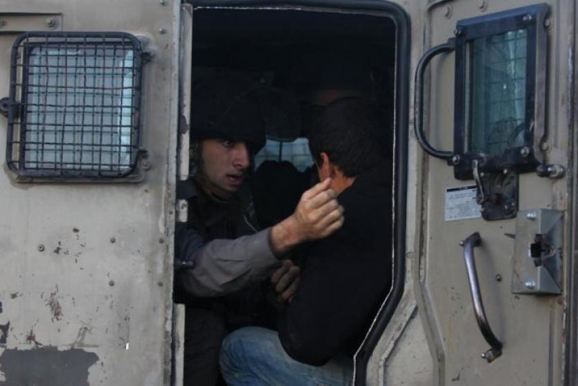 الاحتلال يعتدي على شاب من روجيب ويعتقل آخر من بيتا