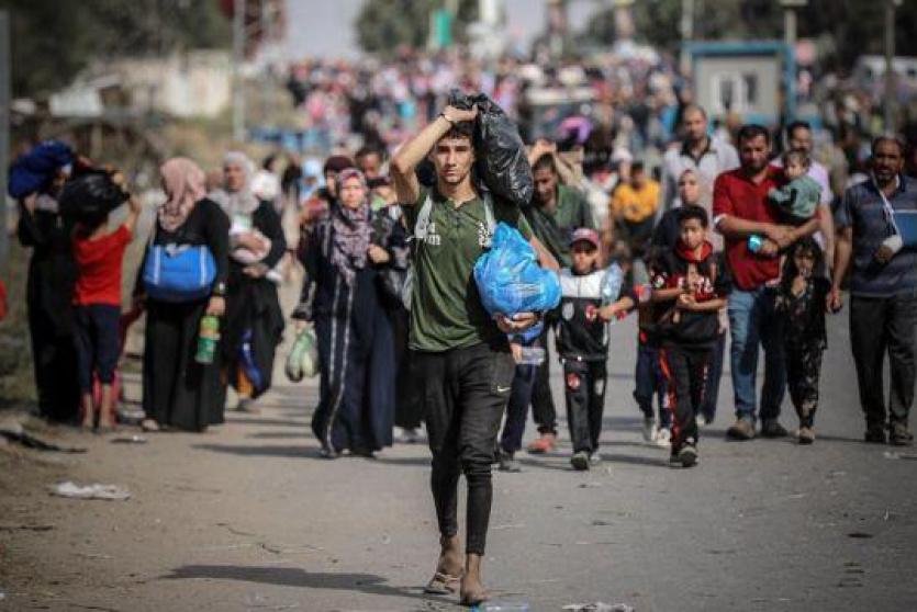 مواطنون ينزحون عن بيوتهم في غزة - ارشيفية