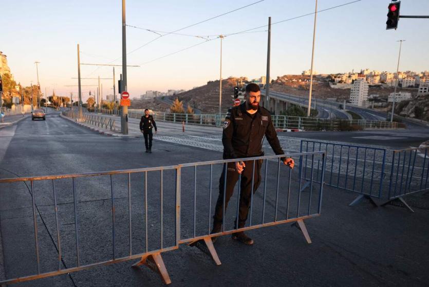 الاحتلال يعتقل عددا من المواطنين ويغلق أحد أحياء جبل المكبر بالقدس