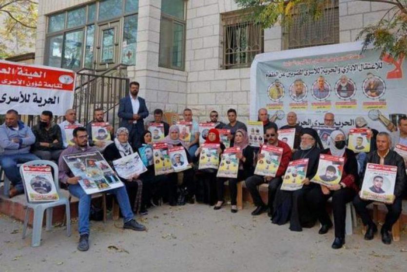 البيرة: اعتصام أمام الصليب الأحمر إسنادا للأسرى في سجون الاحتلال‎‎