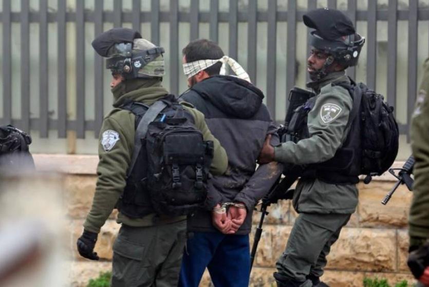 قوات الاحتلال تعتقل شابين من مخيم بلاطة شرق نابلس