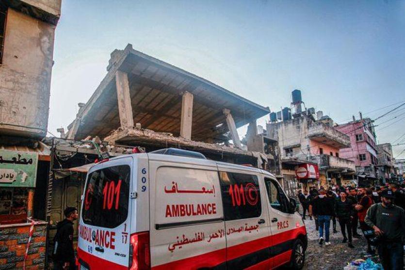 ‏الهلال الأحمر يخلي 5 جرحى من مستشفى الشفاء الى الأوروبي في خان يونس
