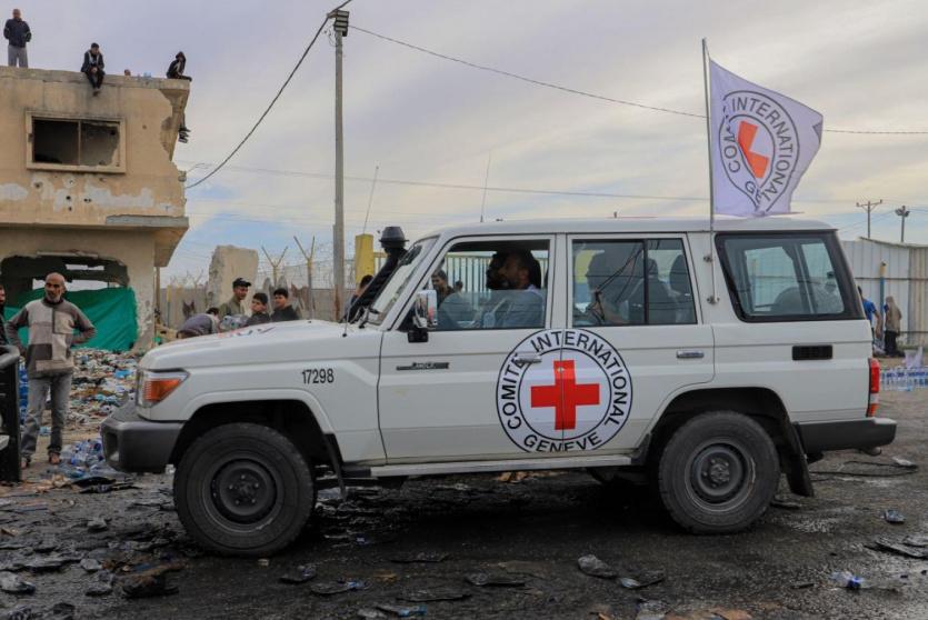 سيارة تابعة للصليب الأحمر الدولي في غزة