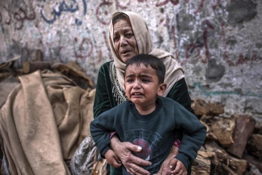 أطفال غزة يتعرضون للقصف والتجويع - ارشيفية