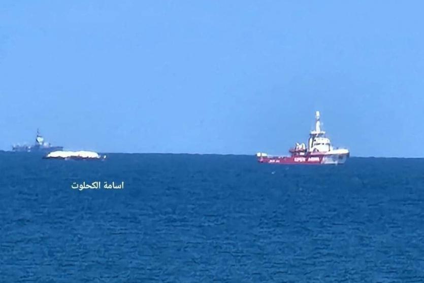 سفينة المساعدات تصل شاطئ غزة