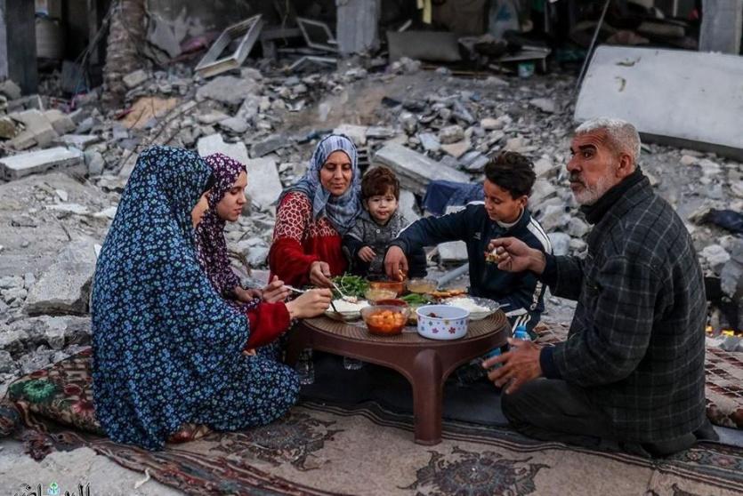 افطار وسط الدمار في غزة