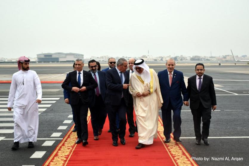 خلال وصول الوزير حسين الشيخ إلى البحرين