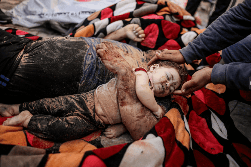 أطفال غزة يتعرضون للقصف والتجويع
