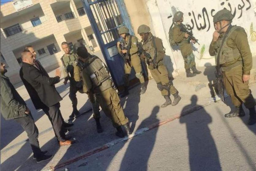 صورة أرشيفية لاقتحام مدرسة من قبل قوات الاحتلال