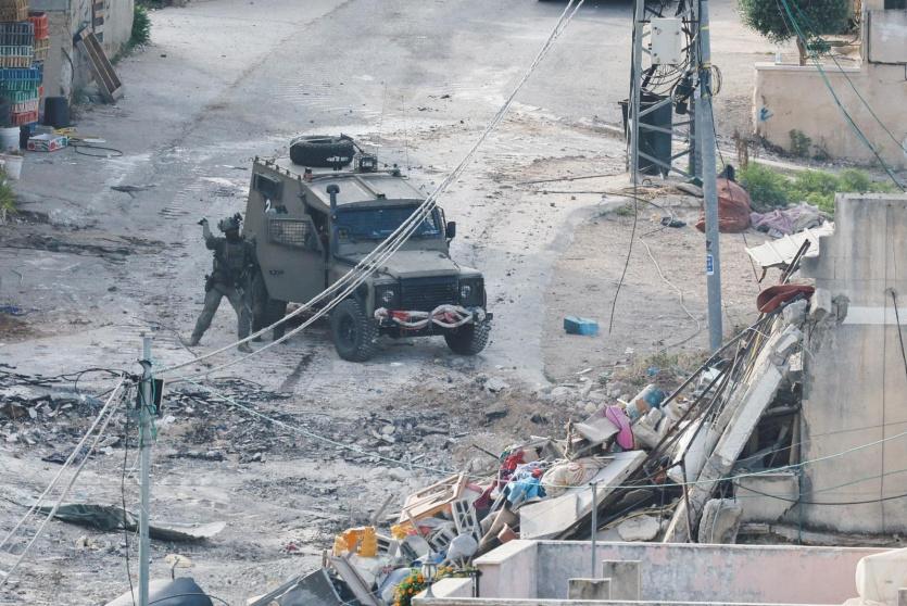 قوات الاحتلال تعيث خرابا في دير الغصون