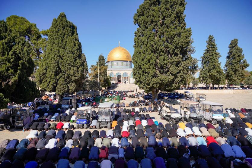 40 ألفا يؤدون صلاة الجمعة في المسجد الأقصى