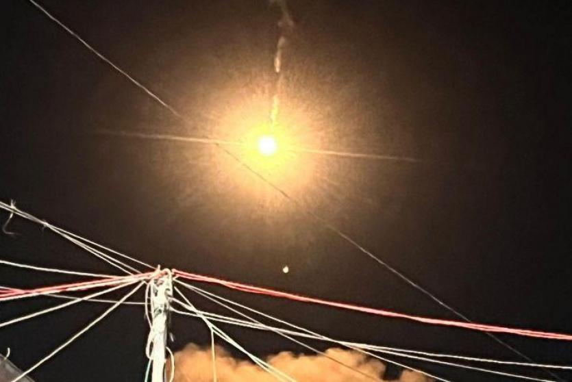 طيران الاحتلال يلقي قنابل على غزة -ارشيف-