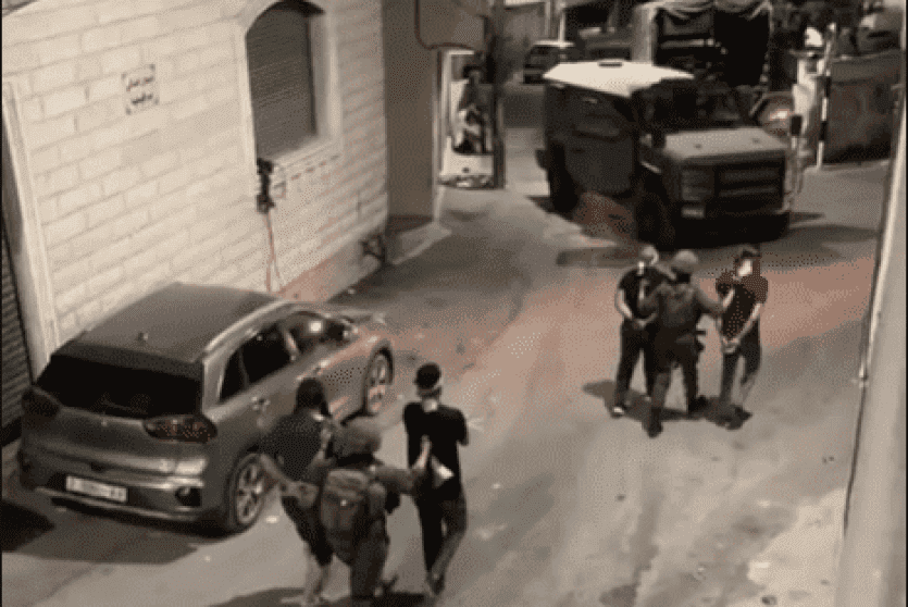 الاحتلال يشن حملة اعتقالات واسعة في مخيم قلنديا