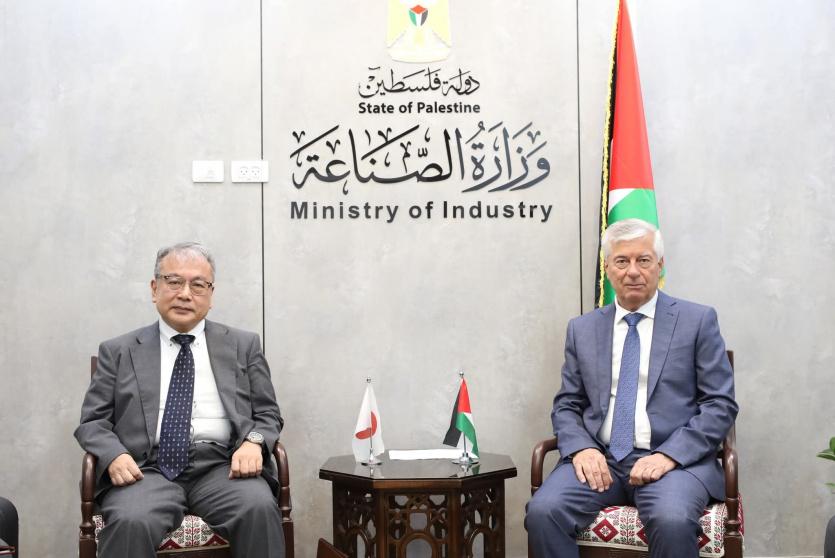 عصفور يبحث مع السفير الياباني وممثل “جايكا” آفاق التعاون الصناعي