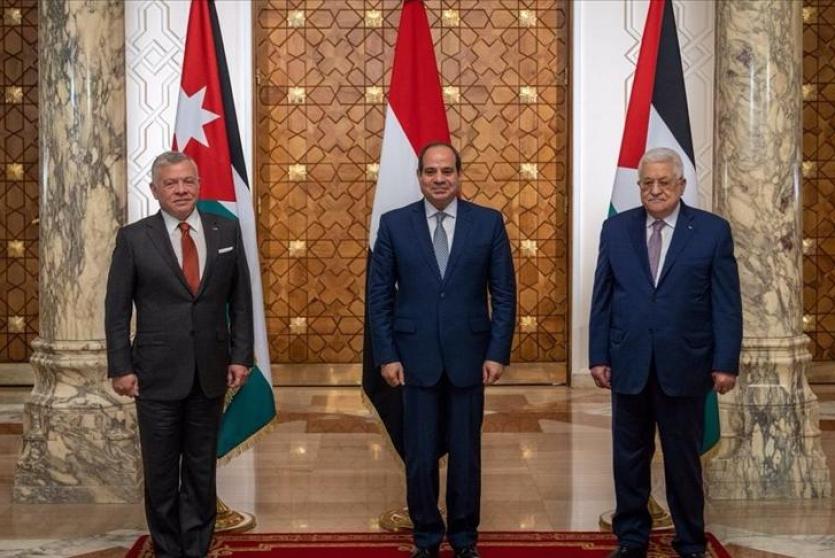 الرئيس عباس ونظيره المصري والعاهل الأردني