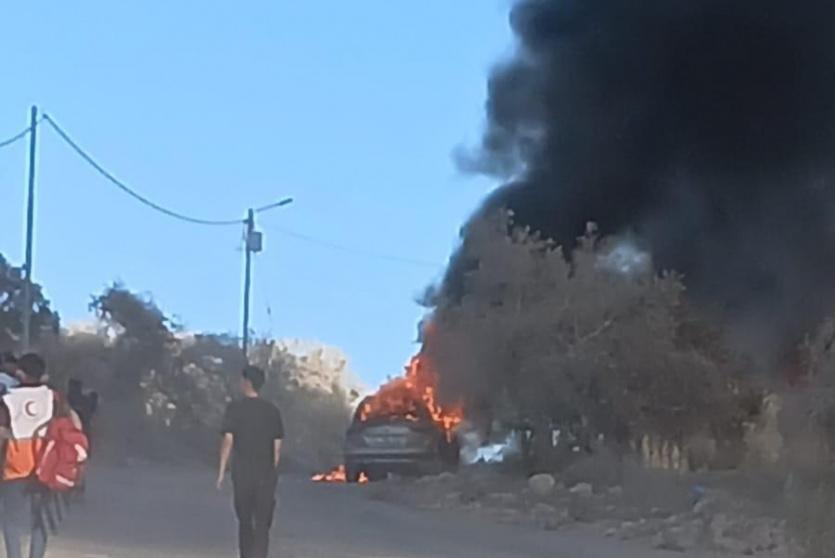 الاحتلال ومستوطنوه يهاجمون كفر قدوم شرق قلقيلية ويحرقون مركبتين