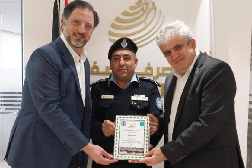 تكريم مصرف الصفا على جهوده في الحملة الشرطية للوقاية من الجريمة