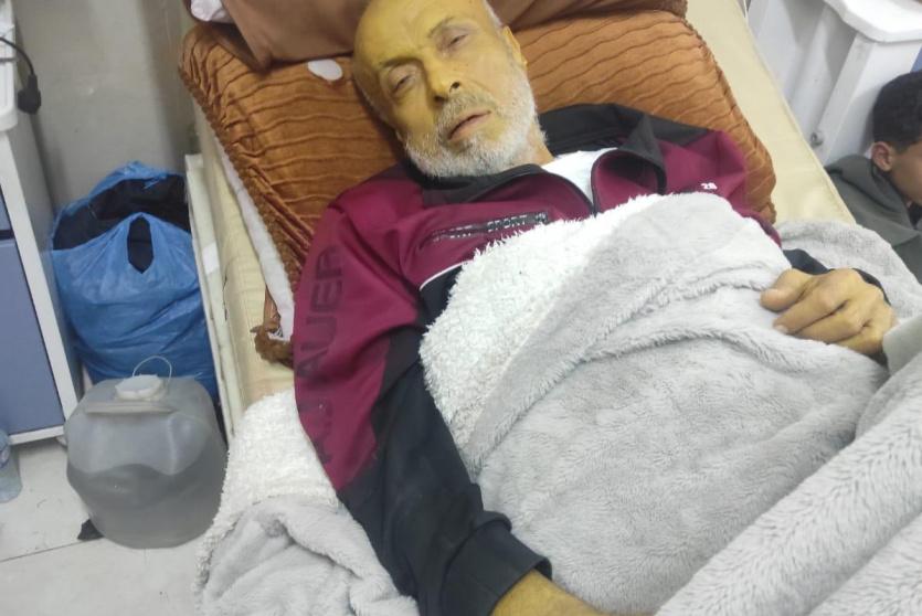 المرض يقتلع حياته… سبعيني على حافة الموت في غزة بلا أمل