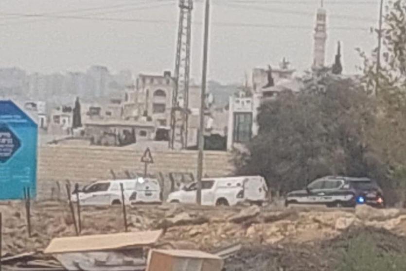 الاحتلال يعتقل 12 شابًا من 