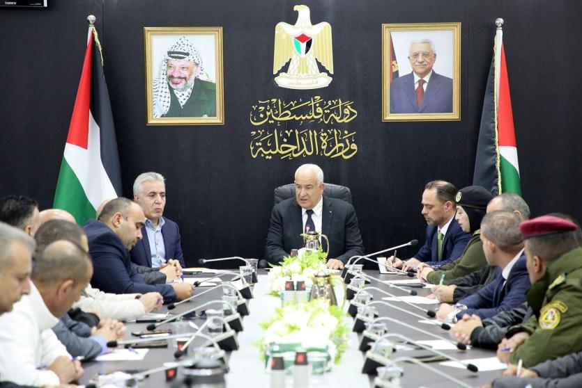 وزير الداخلية يترأس اجتماع فريق الأمن الاقتصادي