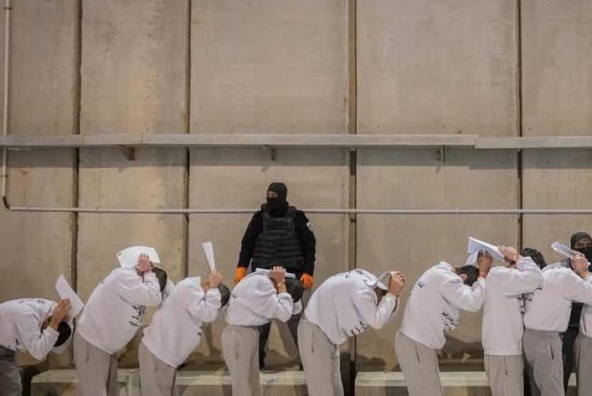 تقرير إسرائيلي يكشف تدهورا حادا في أوضاع الأسرى الفلسطينيين منذ 7 أكتوبر