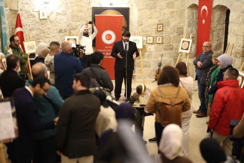 افتتاح معرض " بين الماء والطين" للفنانة المقدسية سندس الرجبي