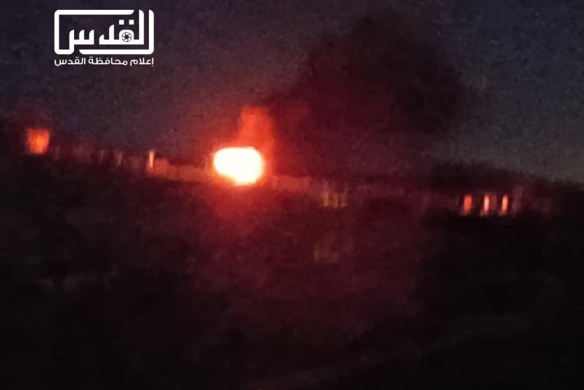 مستوطنون يضرمون النار في مساكن المواطنين بتجمع 