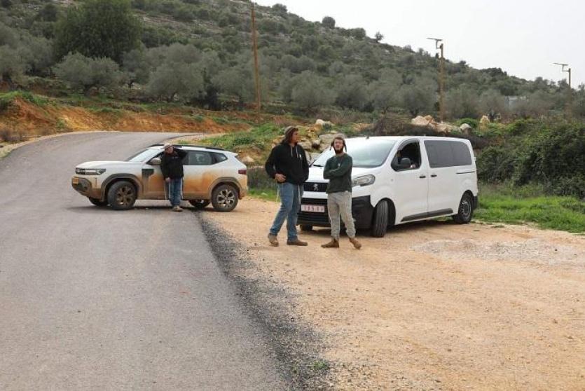 مستوطنون يعترضون جولة لمحافظ سلفيت والسفير الروسي في وادي المطوي