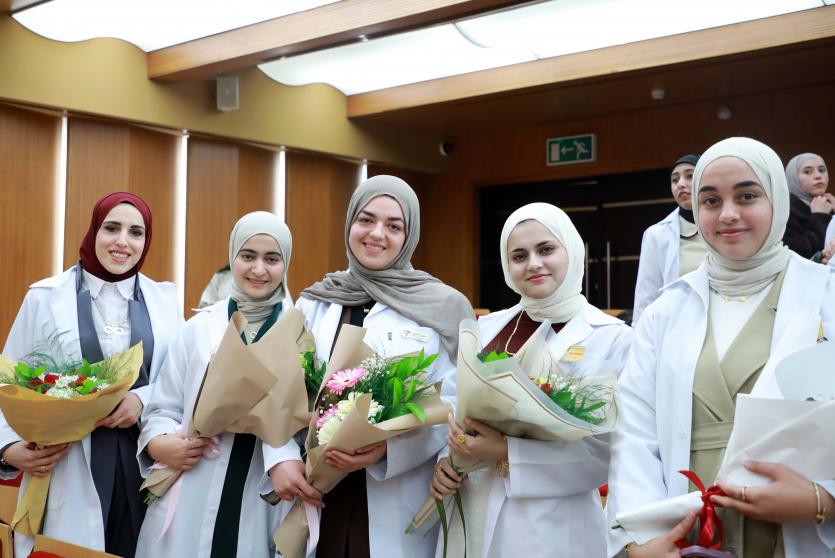 تكريم الطلبة المتفوقين 